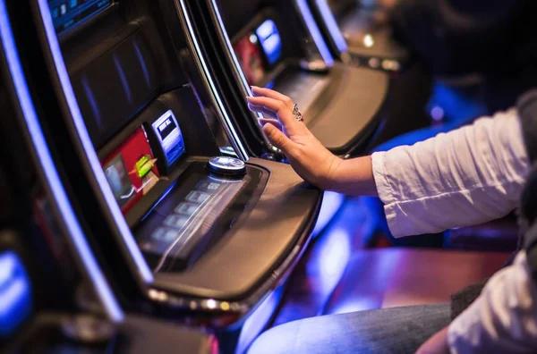 Slot Machine Design Principles: Creating Games That Engage Players