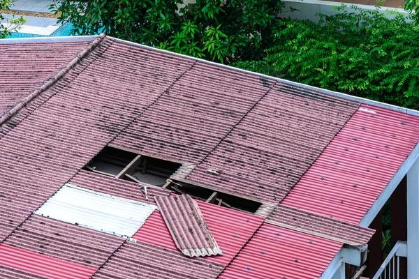 Choosing the Right Materials for Your Roof Replacement