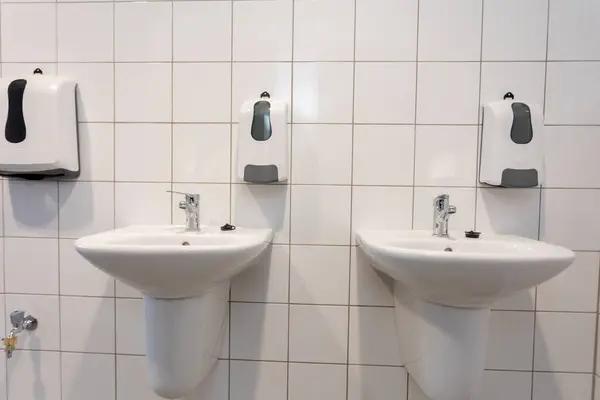 Tackling Water Pressure Problems at Home Through Skilled Plumbing